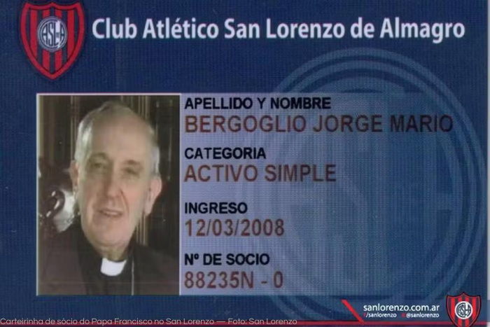 Foto oficial da carteirinha do Papa Francisco do time de futebol San Lorenzo.
Fonte San Lorenzo.