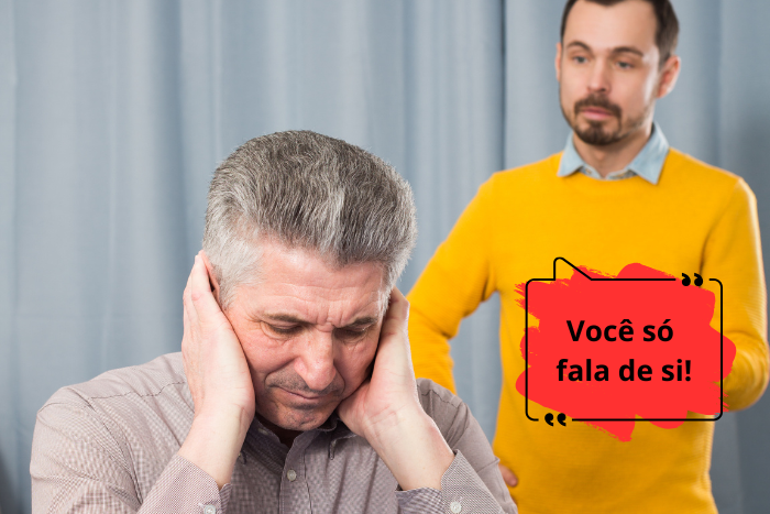 Exemplo de crítica destrutiva: 'Você só fala de si.', indicando foco na pessoa.